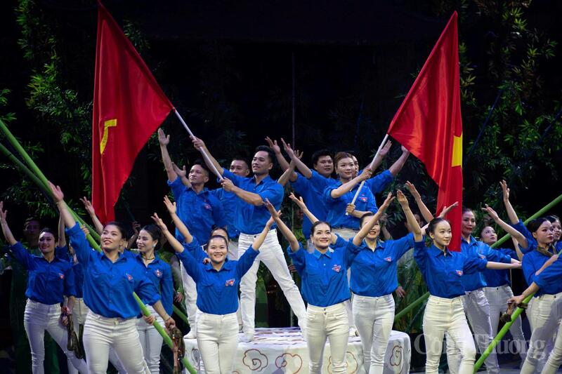 Tiết mục kết với chủ đề Thanh niên thế hệ Hồ Chí Minh với hình tượng măng non tiếp nối những lũy tre già, lớp lớp, hàng hàng nối tiếp nhau... thể hiện thông điệp sức trẻ luôn vươn lên và luôn nhận được sự động viên, tiếp nối từ lớp lớp cha anh đi trước.