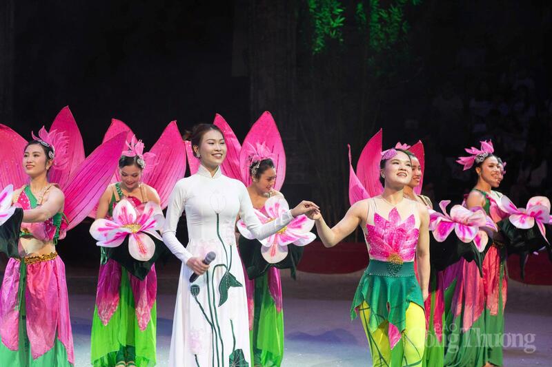 Sự kết hợp đầy sáng tạo giữa xiếc và âm nhạc với những ca khúc mới về tuổi trẻ nhận được sự hưởng ứng nồng nhiệt từ khán giả.