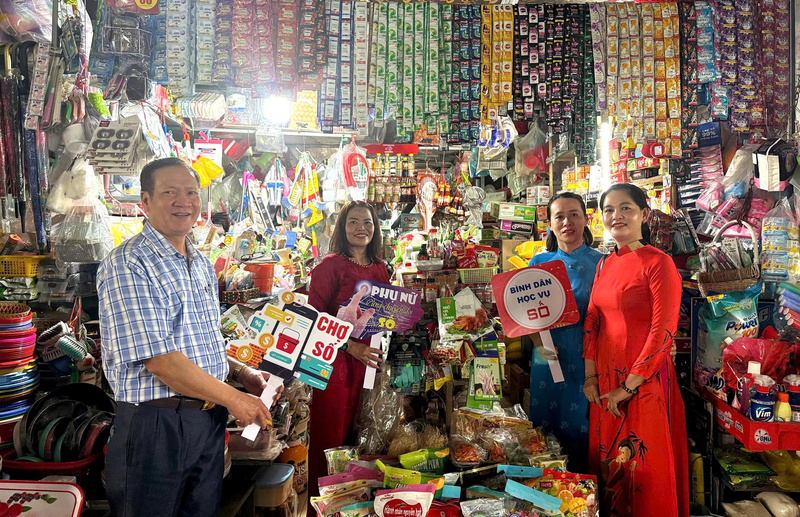 Việc đưa công nghệ số vào chợ truyền thống đang mở ra hướng đi mới trong tiến trình chuyển đổi số tại cơ sở