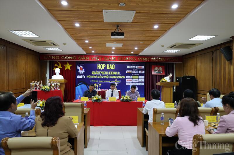 Quang cảnh buổi họp báo.