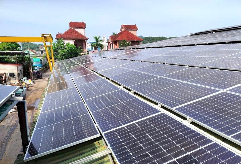 Nhiều doanh nghiệp đã chủ động lắp đặt điện mặt trời áp mái và đây là xu hướng tất yếu trong thời gian tới.