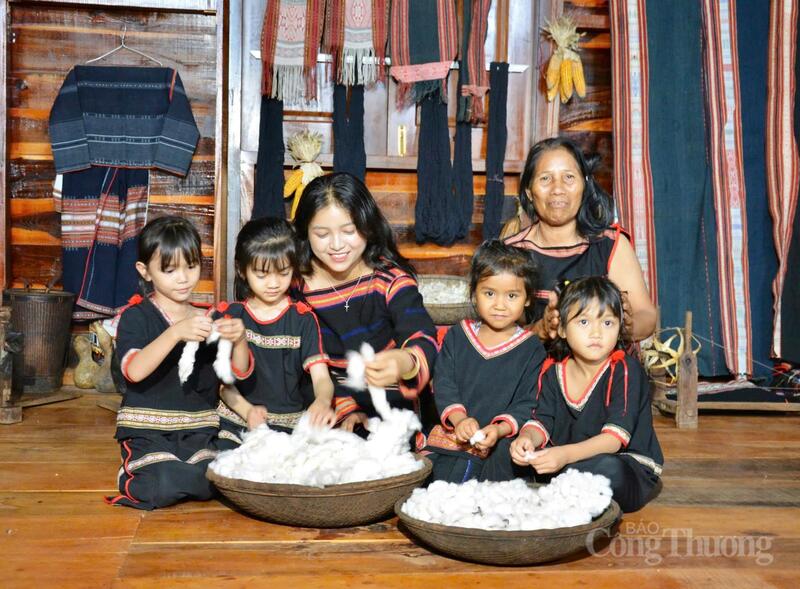 Khách Tây 'phải lòng' du lịch cộng đồng ở Gia Lai - 2