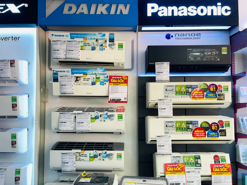 Đa dạng mẫu mã, hình thức, giá cả để người tiêu dùng lựa chọn. Ảnh: Mai Linh