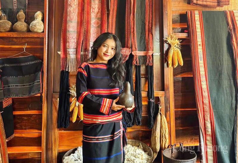 Từ khu trưng bày hiện vật lịch sử, văn hóa đến những trải nghiệm thủ công như trồng bông, xe sợi, nhuộm màu, dệt vải truyền thống… tất cả tạo nên một hành trình khám phá trọn vẹn.