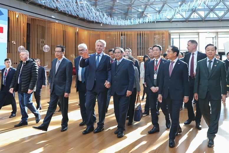 Thủ tướng Phạm Minh Chính cùng đoàn đại biểu cấp cao Việt Nam đến thăm, làm việc với tập đoàn Novatek. Ảnh: VGP/Nhật Bắc
