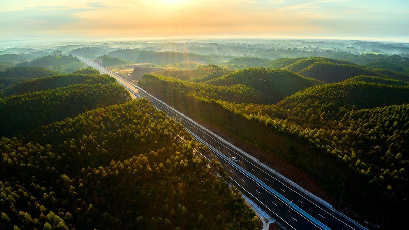 Vượt nhiều khó khăn trong thi công, cao tốc Vân Đồn - Móng Cái được hoàn thành trong thời gian thần tốc với chất lượng cao nhất.