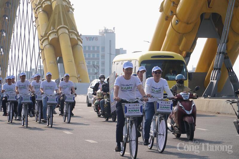 Dự kiến chiều 28/3, tại Công viên bờ Đông cầu Rồng, PC Đà Nẵng sẽ tổ chức meeting hưởng ứng Giờ Trái đất năm 2026. (Trong ảnh: Cán bộ, người lao động EVNCPC, PC Đà Nẵng đạp xe tuyên truyền hưởng ứng Giờ Trái đất năm 2025)