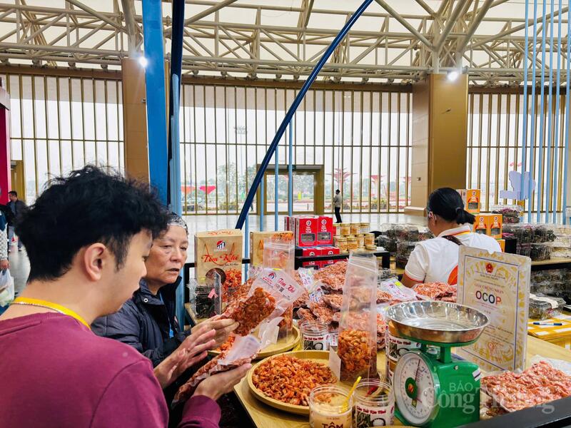 Sản vật Cà Mau tham gia Hội chợ mùa Xuân 2026. Ảnh: Thừa Ngọc