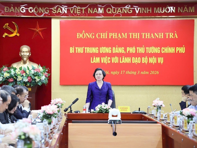 Phó Thủ tướng Phạm Thị Thanh Trà làm việc với lãnh đạo Bộ Nội vụ. Ảnh: VGP/Thu Giang