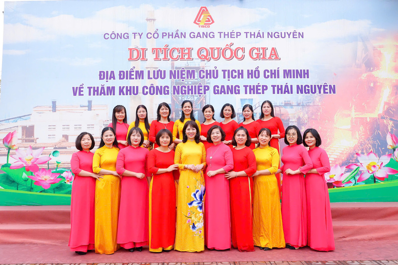 Dù làm việc trong ngành luyện kim nặng nhọc, nữ công nhân viên chức lao động vẫn giữ vai trò quan trọng trong sản xuất, dịch vụ và quản lý. Ảnh: P.C