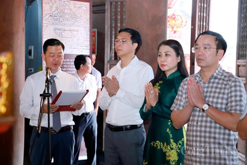 Lãnh đạo phường Thành Sen, tỉnh Hà Tĩnh dâng hương, báo lễ tại Lễ hội Văn Miếu năm 2026. Ảnh: Phường Thành Sen