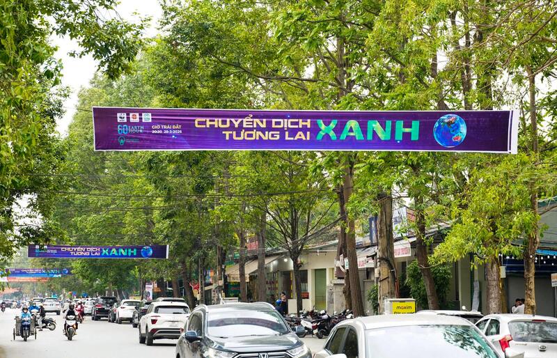 Hàng loạt băng rôn, khẩu hiệu được treo khắp trên khắp các tuyến đường ở Thanh Hoá nhằm hưởng ứng Giờ Trái đất năm 2026. Ảnh: Quốc Anh
