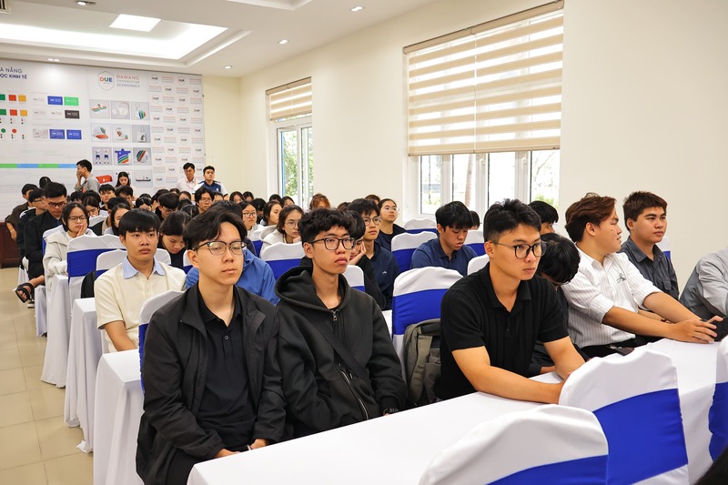 Cơ hội nghề nghiệp được cho là đang mở rộng cho sinh viên khối kinh tế nếu họ có thể chuyển hóa kiến thức lý thuyết thành năng lực giải quyết vấn đề thực tiễn.