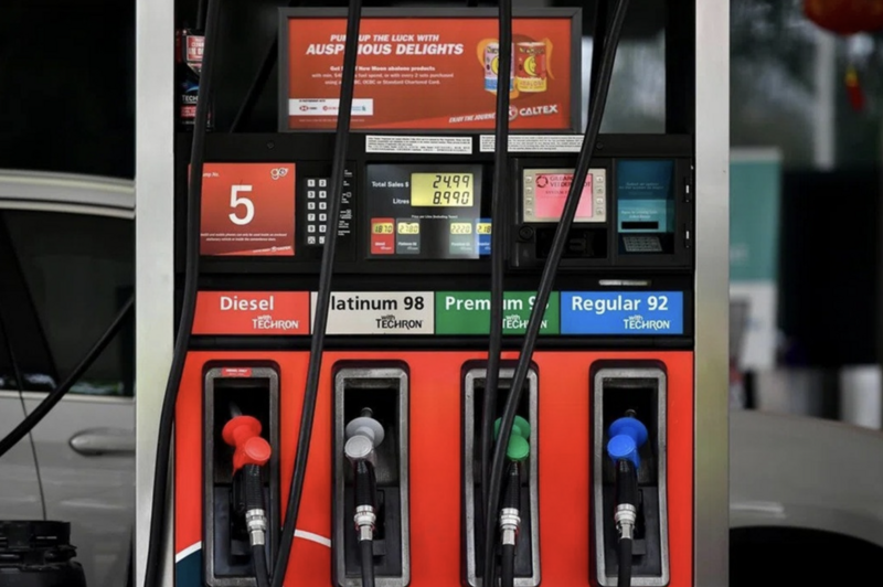 Một cây xăng tại Singapore. Ảnh: Straits Times