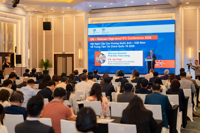 Đại sứ Anh tại Việt Nam Iain Frew nhấn mạnh, Vương quốc Anh tự hào đồng hành cùng Việt Nam trong hành trình hiện thực hóa mục tiêu xây dựng trung tâm tài chính hiện đại.