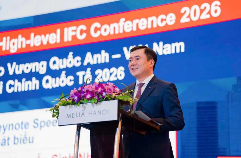 Thứ trưởng Nguyễn Sinh Nhật Tân cho biết đánh giá cao ý nghĩa của báo cáo “Phát triển thị trường phái sinh hàng hóa Việt Nam” do Vương quốc Anh cung cấp.