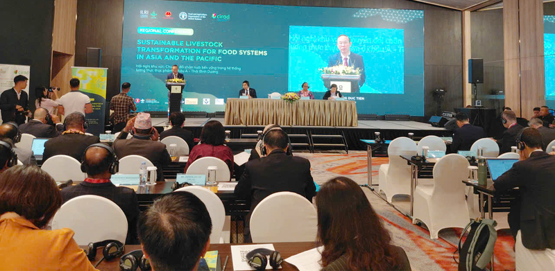 Thứ trưởng Bộ Nông nghiệp và Môi trường Phùng Đức Tiến phát biểu tại Hội nghị. Ảnh: Nguyễn Hạnh