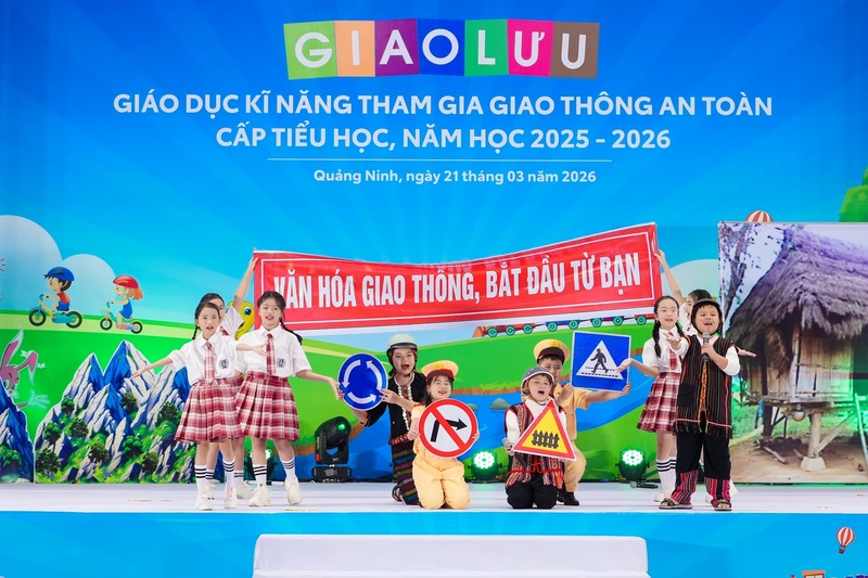 Tăng cường giáo dục an toàn giao thông cho học sinh tiểu học - 1