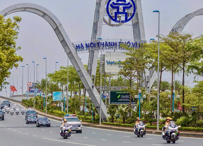 Không nhường đường cho xe ưu tiên, người dân sẽ bị phạt từ 6 - 8 triệu đồng và trừ 4 điểm giấy phép lái xe. Ảnh: Cục Cảnh sát giao thông