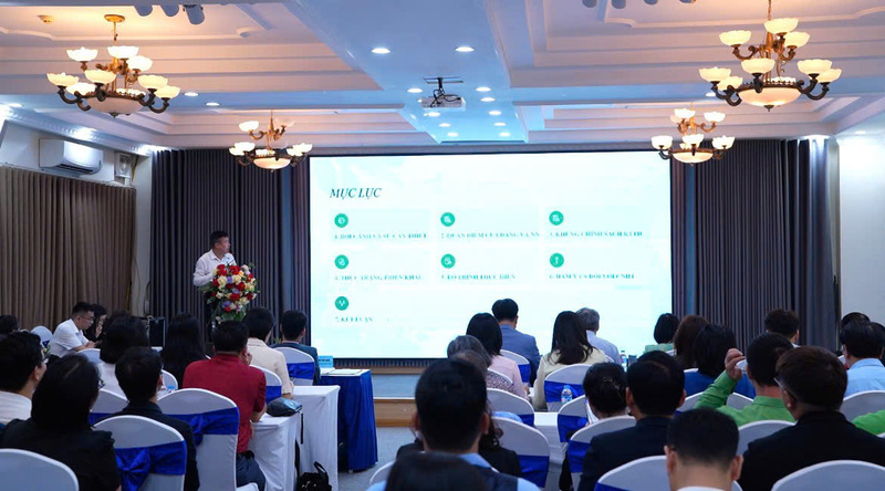 Ông Chu Việt Cường - Giám đốc Trung tâm Hỗ trợ phát triển công nghiệp trình bày tham luận: Khung chính sách và lộ trình thực hiện kinh tế tuần hoàn tại Việt Nam.