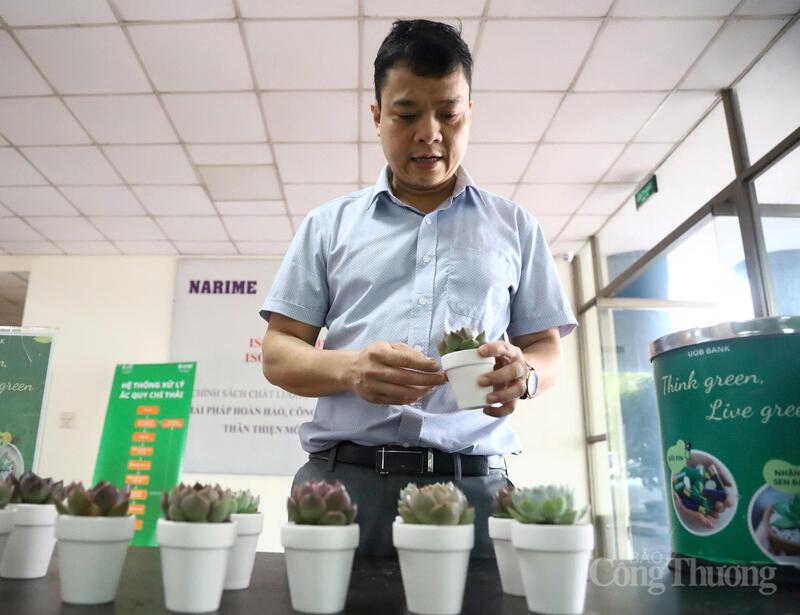 Anh Phạm Tiến Dũng, cán bộ Viện Nghiên cứu Cơ khí (Bộ Công Thương) chia sẻ, đây là một hoạt động thiết thực trong bảo vệ môi trường. Trước hết là góp phần nâng cao nhận thức của mọi người về việc xử lý rác thải, đặc biệt là pin đã qua sử dụng. Thông qua chương trình, mỗi người có thêm hiểu biết về cách phân loại, xử lý rác thải đúng cách.