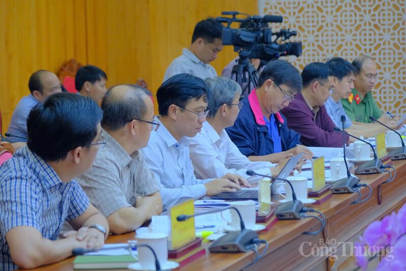 Đại diện các sở, ngành tham dự buổi làm việc. Ảnh: Lê Sơn