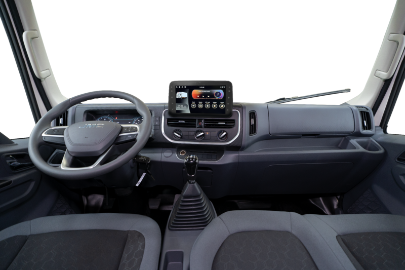 Tiện nghi cao cấp. Ảnh DoThanh Auto