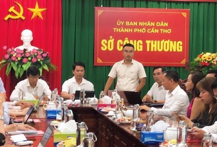 Ông Đặng Trọng Mận, Giám đốc Bưu chính Viettel Cần Thơ chia sẻ tại hội nghị.