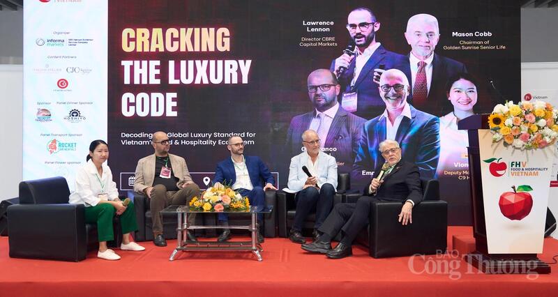 Bên lề triển lãm là các hội nghị, hội thảo chuyên ngành.