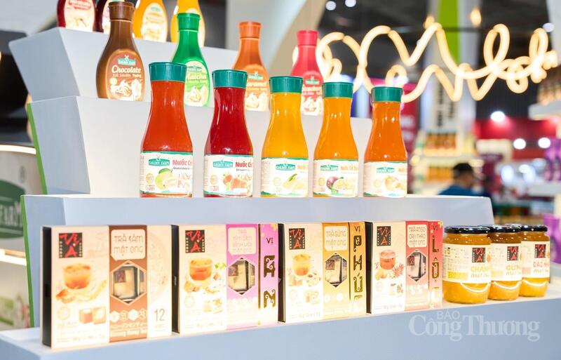 Nhiều thương hiệu Việt nổi bật trên kệ hàng tại triển lãm.