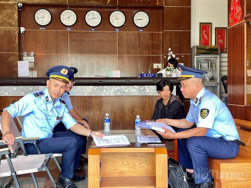 Các đội quản lý thị trường thuộc Chi cục Quản lý thị trường Gia Lai đã đồng loạt ra quân thực hiện giám sát, kiểm tra, kết hợp tuyên truyền, phổ biến pháp luật về giá và an toàn thực phẩm.