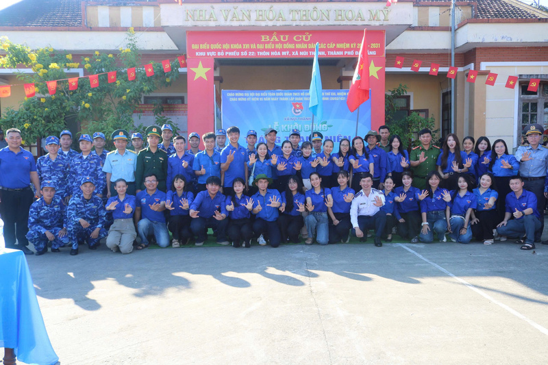 Hưởng ứng Tháng Thanh niên 2026 và hướng tới kỷ niệm 95 năm Ngày thành lập Đoàn TNCS Hồ Chí Minh, tuổi trẻ Bộ Tư lệnh Vùng Cảnh sát biển 2 tham gia Lễ phát động Tháng Thanh niên tại xã Núi Thành (TP. Đà Nẵng). Ảnh: Bình An