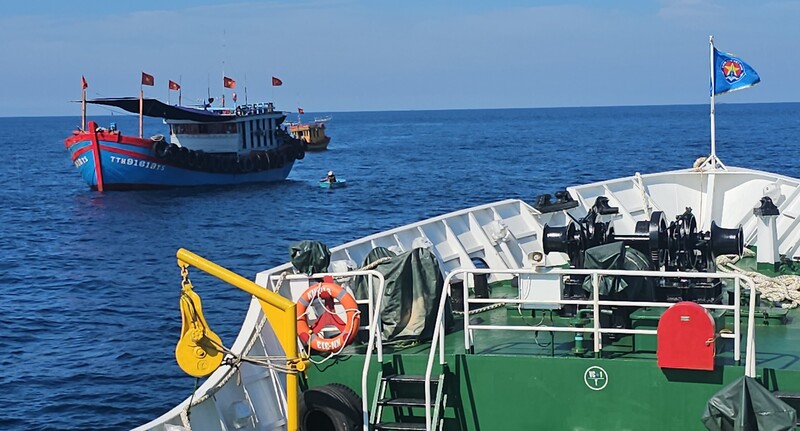 Tàu kiểm ngư thực hiện nhiệm vụ tuần tra, kiểm soát ngư trường. Ảnh: Bình An