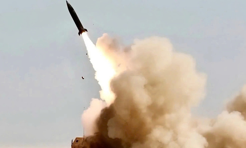 Tên lửa tấn công chính xác (PrSM) phóng từ pháo phản lực HIMARS trong ngày đầu chiến dịch "Cơn thịnh nộ kinh hoàng" hôm 28/2. Ảnh: US Army