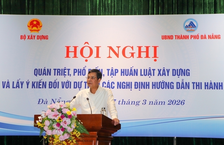 Thứ trưởng Bộ Xây dựng Bùi Xuân Dũng phát biểu khai mạc hội nghị. Ảnh: Thanh Đức