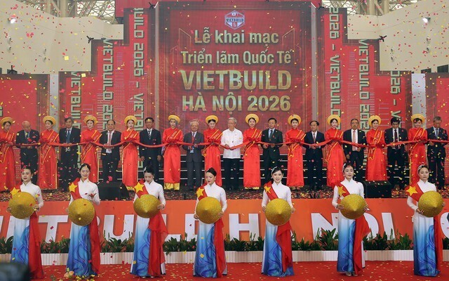 Phó Thủ tướng Trần Hồng Hà và các đại biểu cắt băng khai mạc Triển lãm - Ảnh: VGP/Minh Khôi