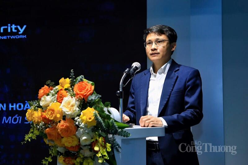 Ông Võ Xuân Hoài - Phó Giám đốc Trung tâm Đổi mới sáng tạo Quốc gia (NIC) phát biểu tại lễ khai giảng Chương trình đào tạo. Ảnh: TT