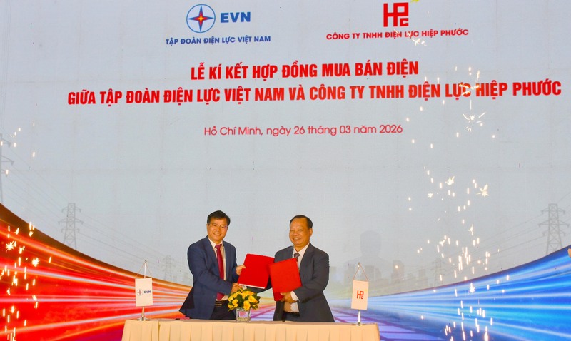 Ký kết hợp đồng mua bán điện giữa Tập đoàn Điện lực Việt Nam và Công ty TNHH Điện lực Hiệp Phước. Ảnh: Thanh Minh.