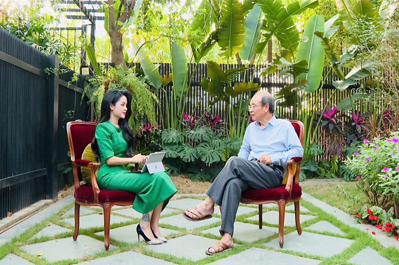 Phóng viên Báo Công Thương đã có cuộc trao đổi với ông Bùi Ngọc Bảo - Chủ tịch Hiệp hội Xăng dầu Việt Nam về việc triển khai xăng E10. Ảnh: Trường Giang.