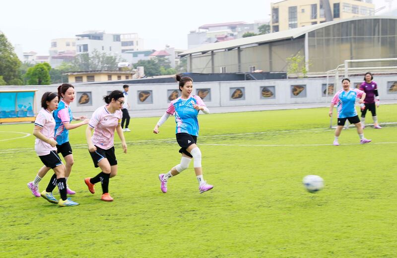 Các nữ vận động viên tham gia thi đấu sau lễ khai mạc.