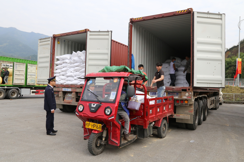 Hàng hóa thông quan tại cửa khẩu Bắc Phong Sinh, tỉnh Quảng Ninh. Ảnh: CTV