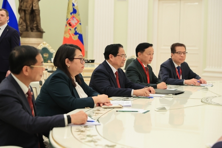 Thủ tướng Phạm Minh Chính nhấn mạnh Tổng thống Vladimir Putin là người bạn lớn, có nhiều đóng góp to lớn cho quan hệ hữu nghị truyền thống Việt Nam - Liên bang Nga, thúc đẩy quan hệ giữa hai nước ngày càng gắn bó và phát triển - Ảnh: VGP/Nhật Bắc