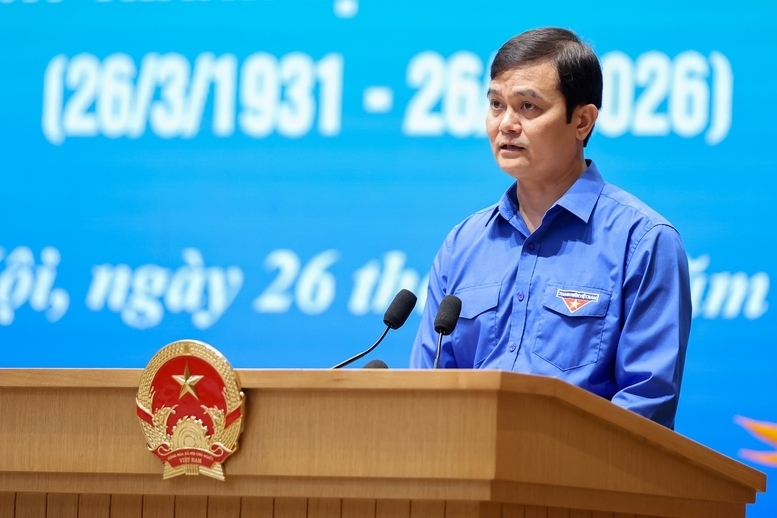 Đồng chí Bùi Quang Huy - Bí thư thứ nhất Trung ương Đoàn Thanh niên Cộng sản Hồ Chí Minh báo cáo tại cuộc gặp mặt - Ảnh: VGP/Nhật Bắc