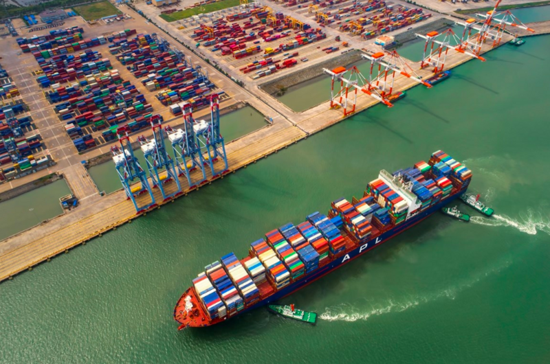 Logistics đang là nỗi lo lớn của doanh nghiệp xuất khẩu hàng dệt may. Ảnh minh hoạ