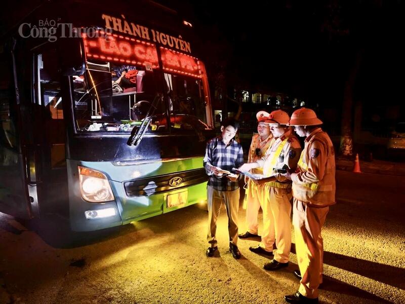 Cảnh sát giao thông tỉnh Lai Châu tăng cường công tác kiểm tra các tuyến xe khách từ Lai Châu đi các tỉnh, thành phố.