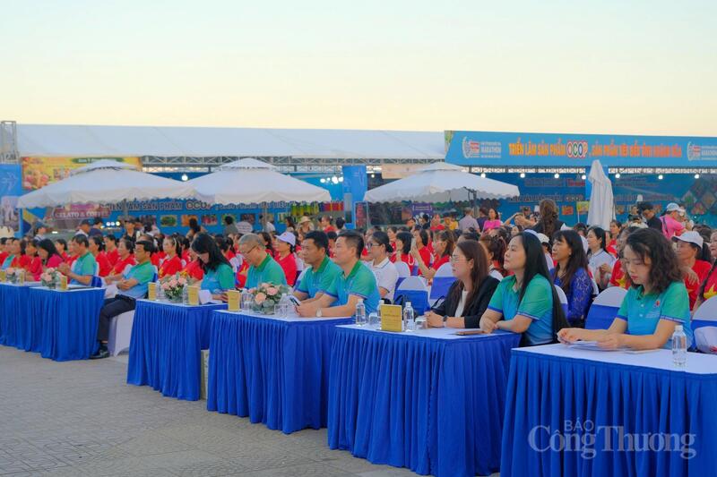 Các đại biểu tham dự chương trình. Ảnh: Lê Sơn