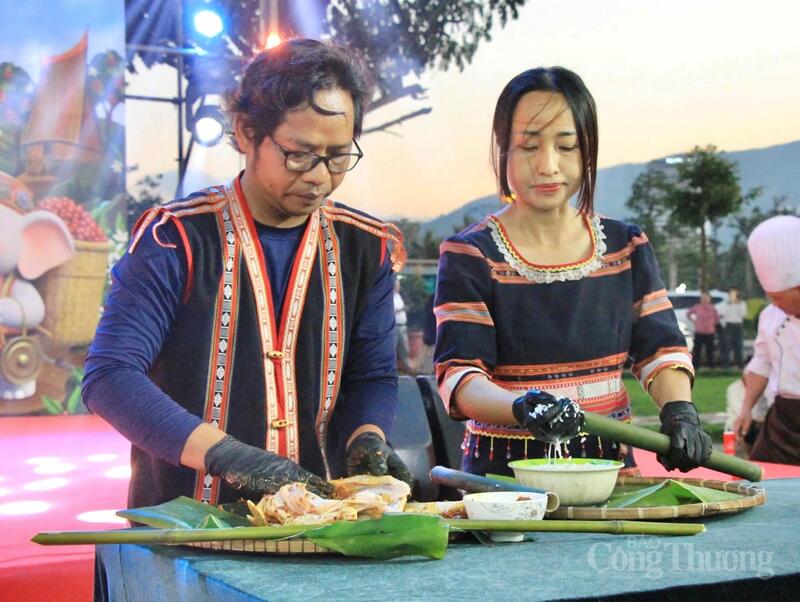 Ngày hội Văn hóa Ẩm thực Gia Lai 2026 chính thức khai màn bằng chương trình quảng diễn và lễ khai mạc quy mô, thu hút đông đảo người dân và du khách.