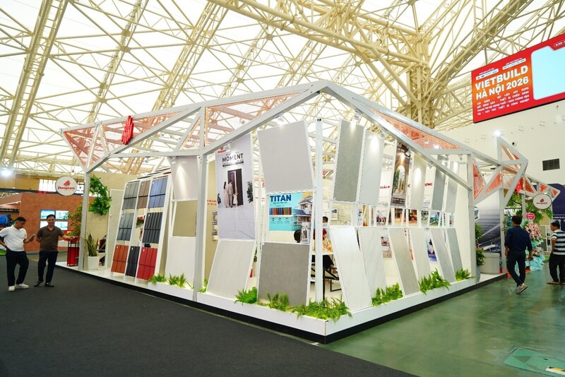 Các bộ sưu tập gạch ốp lát như: Moment, Hòa Bình, Bari, Napoli, Catania được phát triển theo xu hướng thiết kế hiện đại, tập trung vào bề mặt, kích thước lớn và khả năng ứng dụng linh hoạt trong không gian nội - ngoại thất.