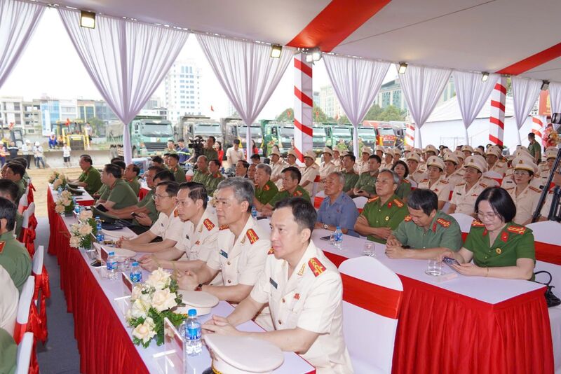 Các đại biểu dự Lễ khởi công. Ảnh: Công an Thanh Hóa