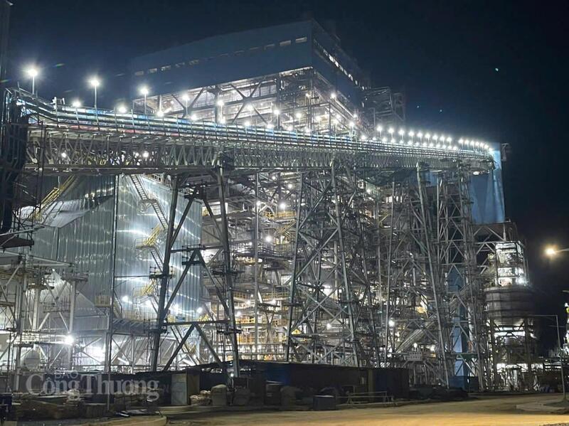 Công trường Nhà máy Nhiệt điện Quảng Trạch I tăng tốc từng ngày, lực lượng thi công dồn sức hoàn tất các phần việc cuối trước thời điểm quan trọng.